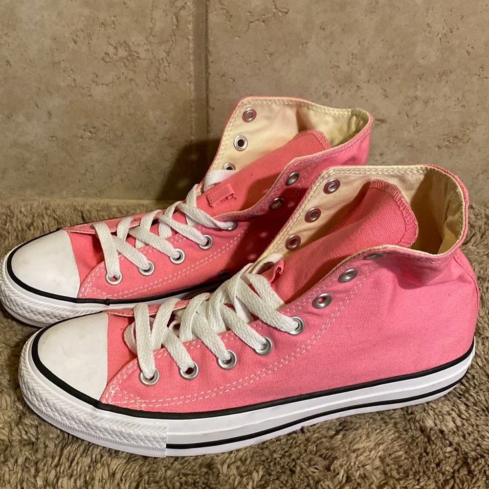 NWOT light pink hightop converse